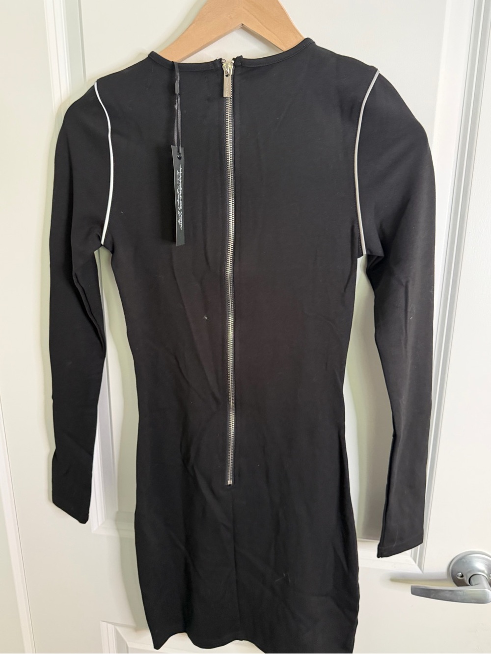 Maniere De Voir Black Long-Sleeve Zip-Front Bodycon Top - Picture 5 of 5